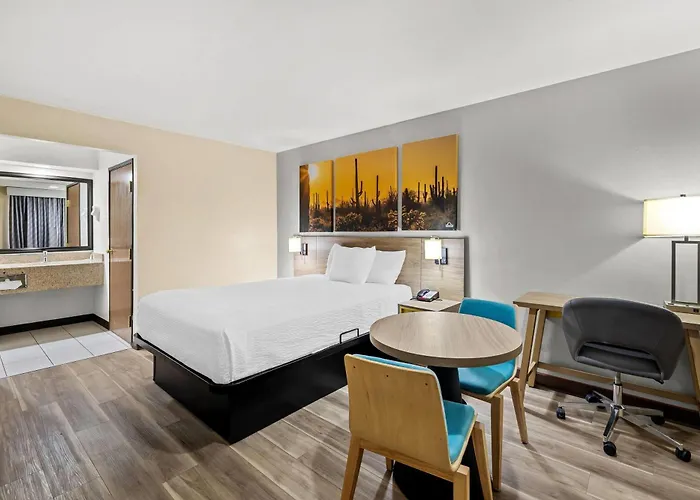 Days By Wyndham Tucson Airport Hotel 3*