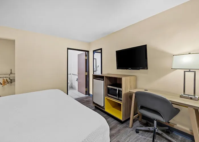 Days By Wyndham Tucson Airport 3*
