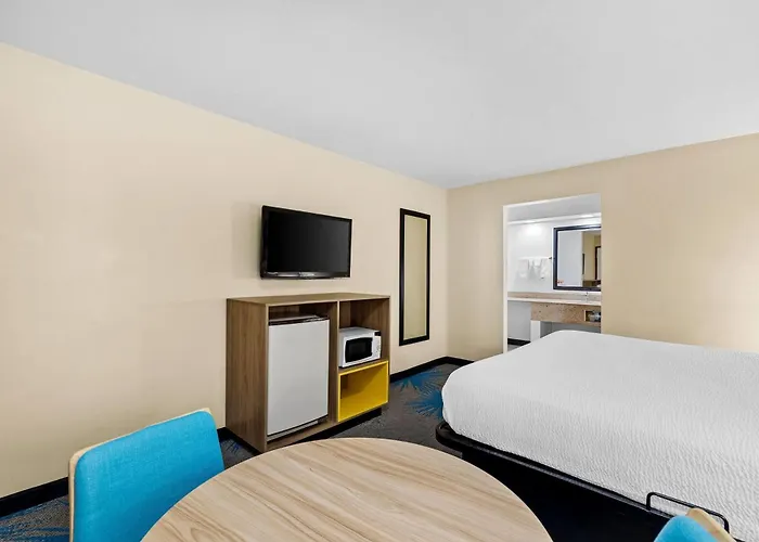 Days By Wyndham Tucson Airport Hotel 3*